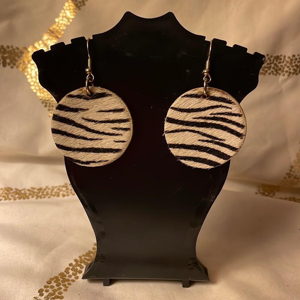 Earrings circle dangling zebra prints mounted on rubber with fish hooks